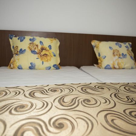 Hostel Ruxandra Foksány Kültér fotó