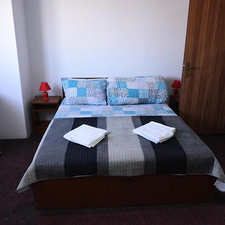 Hostel Ruxandra Foksány Kültér fotó