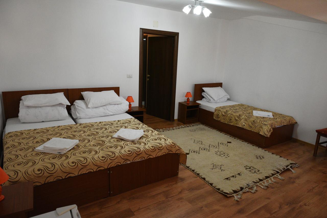 Hostel Ruxandra Foksány Kültér fotó