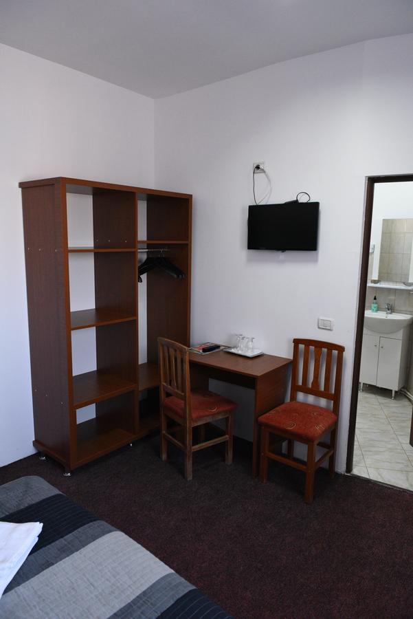 Hostel Ruxandra Foksány Kültér fotó