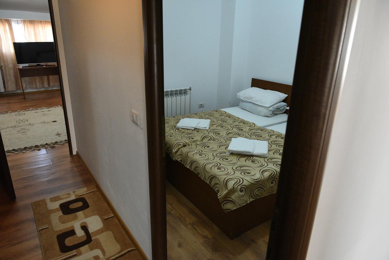 Hostel Ruxandra Foksány Kültér fotó